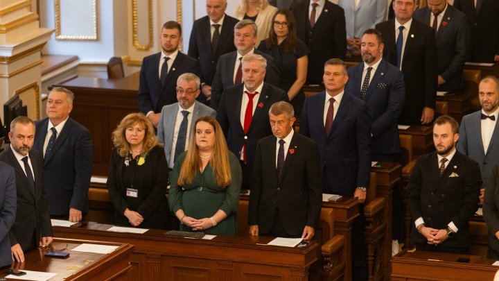 Politici se sešli na ustavující schůzi Poslanecké sněmovny. (3.11.2025)