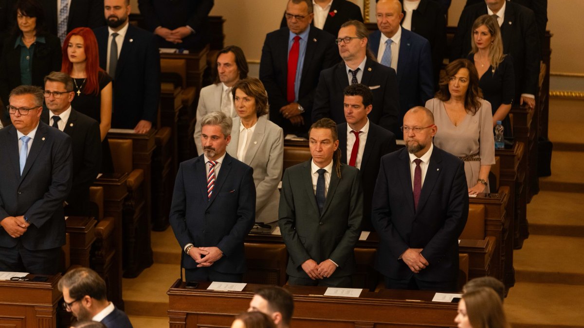 Politici se sešli na ustavující schůzi Poslanecké sněmovny. (3.11.2025)