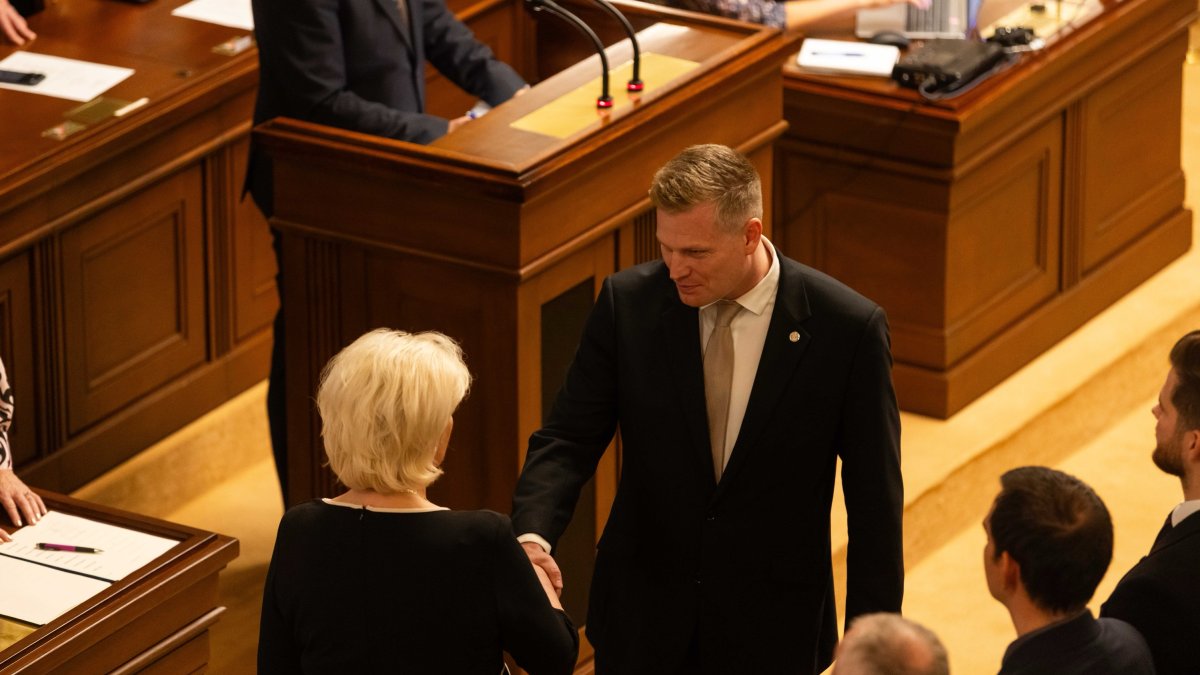 Politici se sešli na ustavující schůzi Poslanecké sněmovny. (3.11.2025)