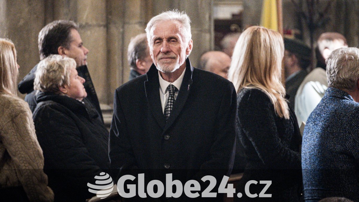 Topolánek bojuje s rakovinou. Na pohřeb Duky přesto dorazil