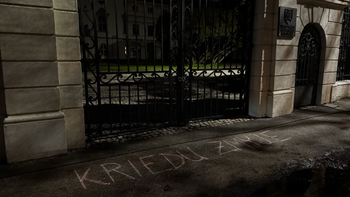 Křídové protesty v Bratislavě před oslavami 17. listopadu