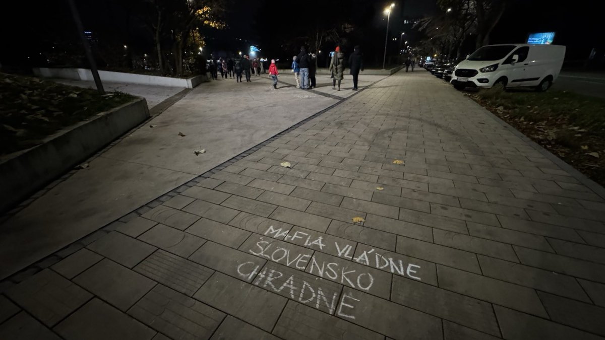 Křídové protesty v Bratislavě před oslavami 17. listopadu