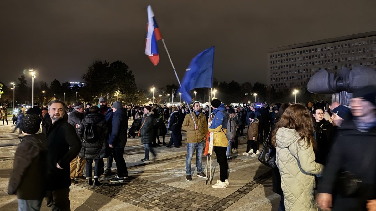 Křídové protesty v Bratislavě před oslavami 17. listopadu