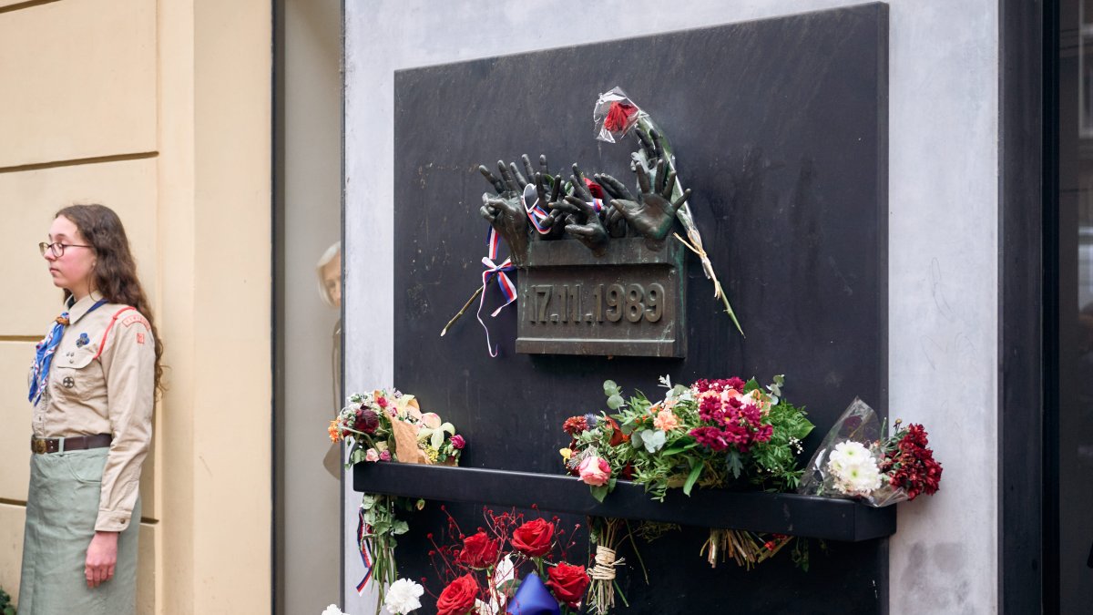 Češi si připomínají události spojené se 17. listopadem. (17.11.2025)