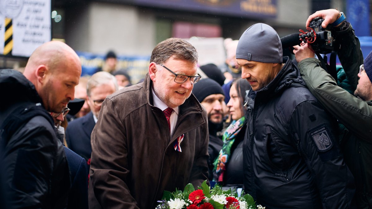 Češi si připomínají události spojené se 17. listopadem. (17.11.2025)