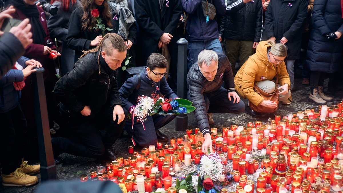 Češi si připomínají události spojené se 17. listopadem. (17.11.2025)