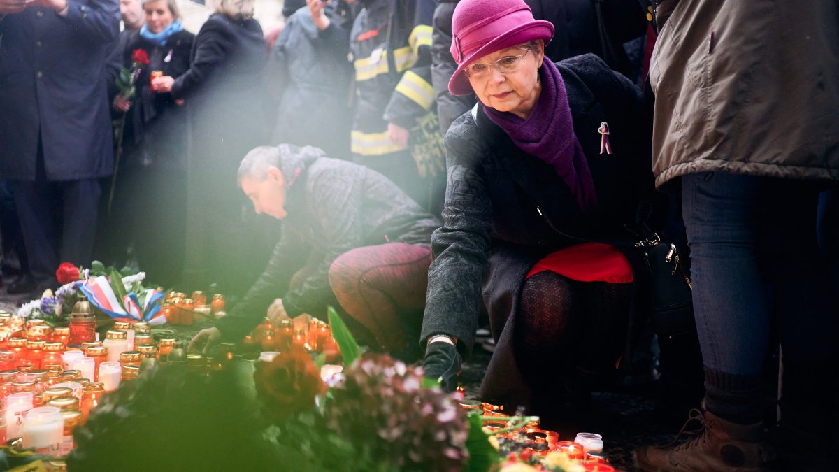 Češi si připomínají události spojené se 17. listopadem. (17.11.2025)