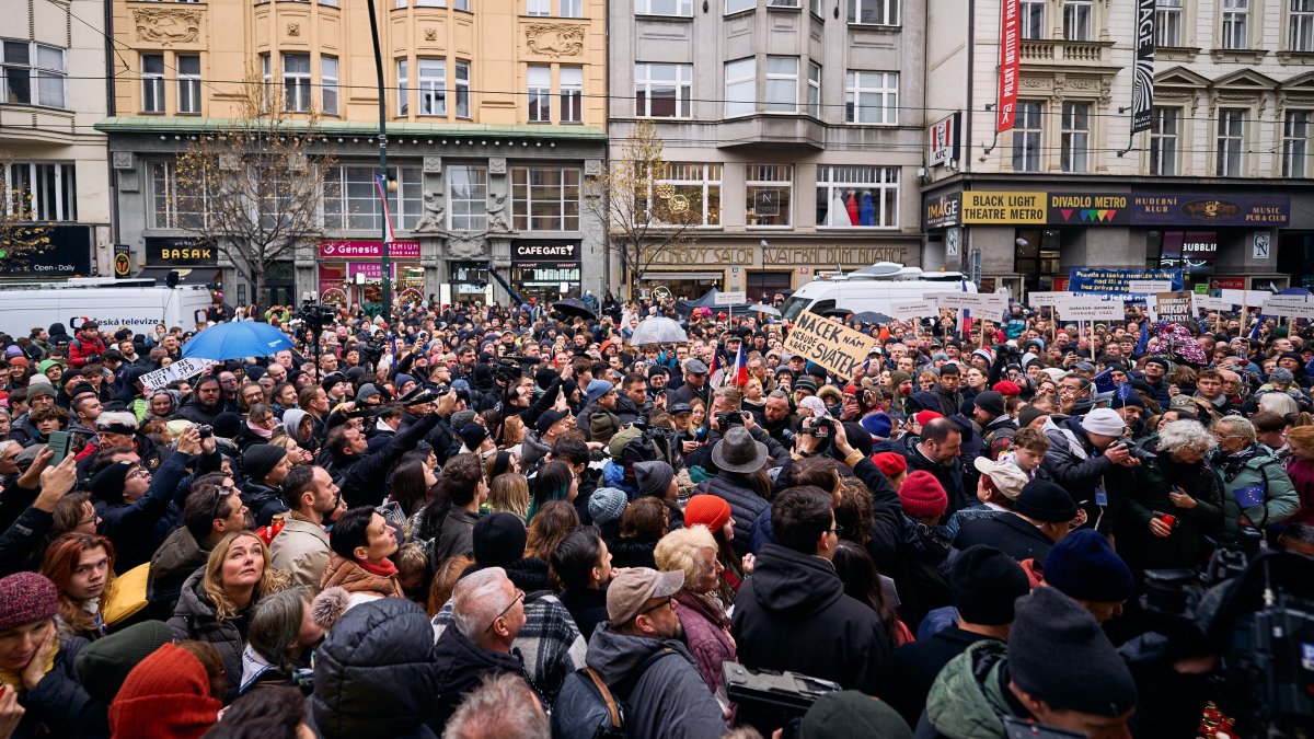 Češi si připomínají události spojené se 17. listopadem. (17.11.2025)