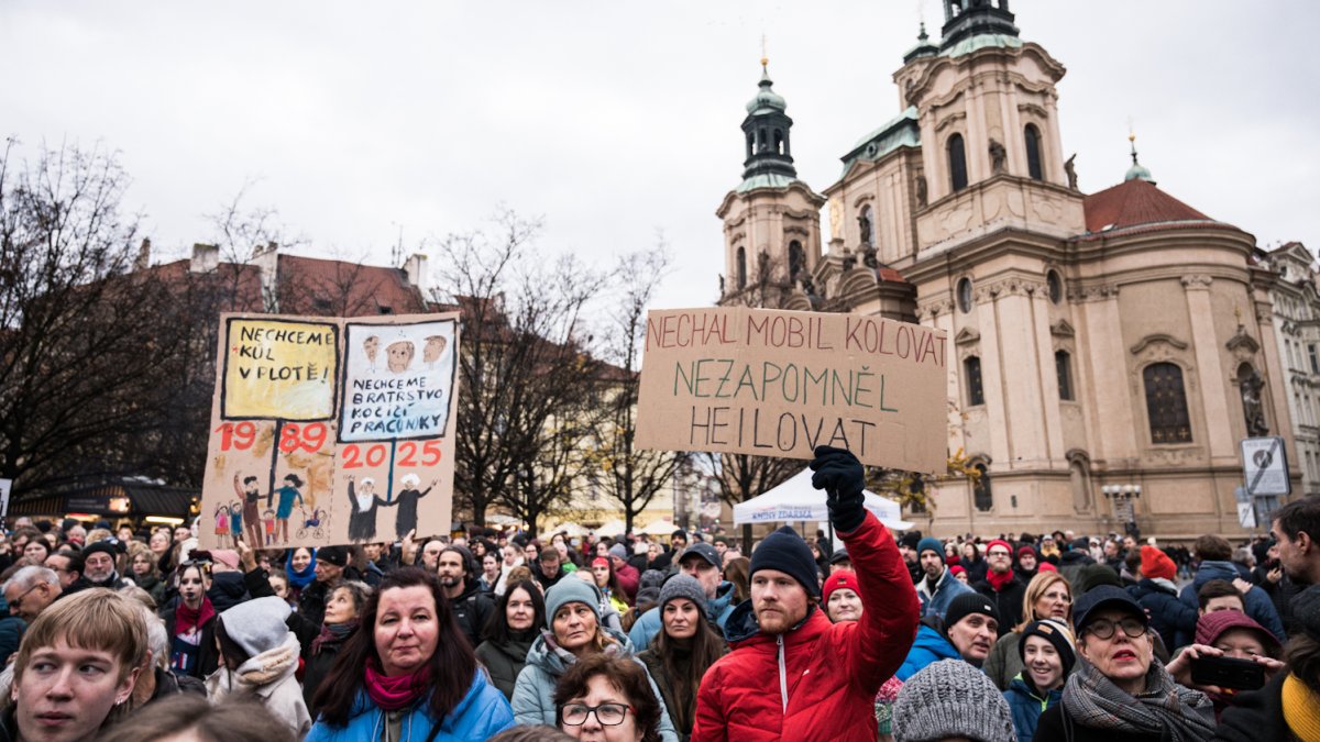 Češi dnes také demonstrovali. (17.11.2025)