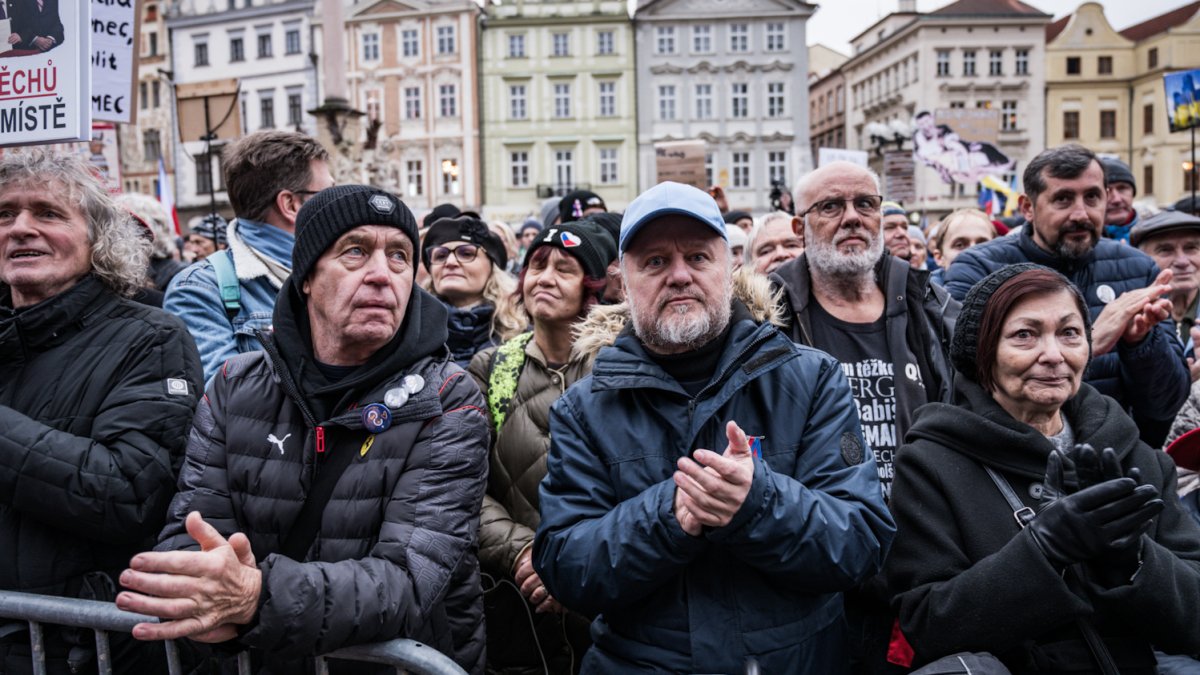 Češi dnes také demonstrovali. (17.11.2025)