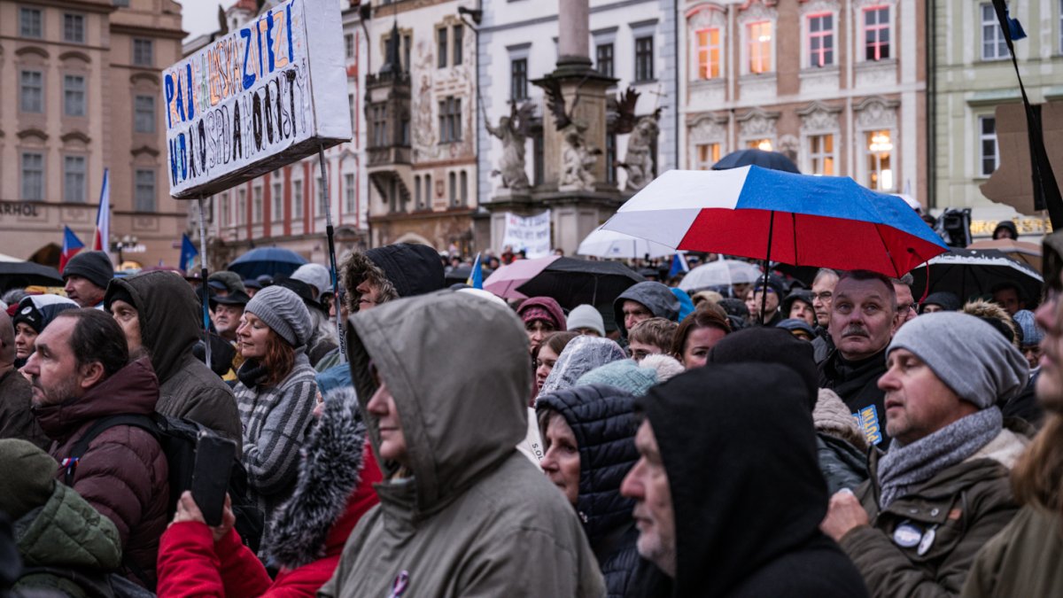 Češi dnes také demonstrovali. (17.11.2025)