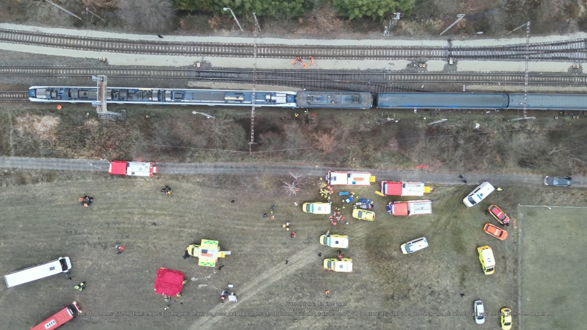 Na jihu Čech se srazily rychlík a osobní vlak. (20.11.2025)