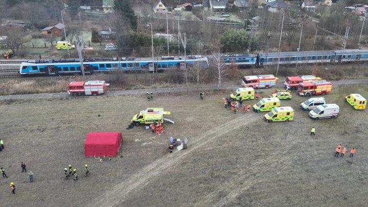 Na jihu Čech se srazily rychlík a osobní vlak. (20.11.2025)