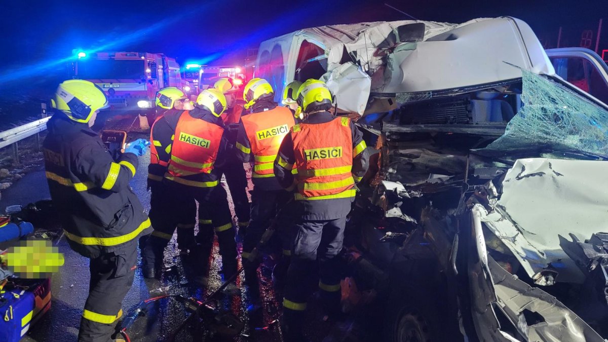 Na dálnici D48 se stala vážná dopravní nehoda. (1.12.2025)