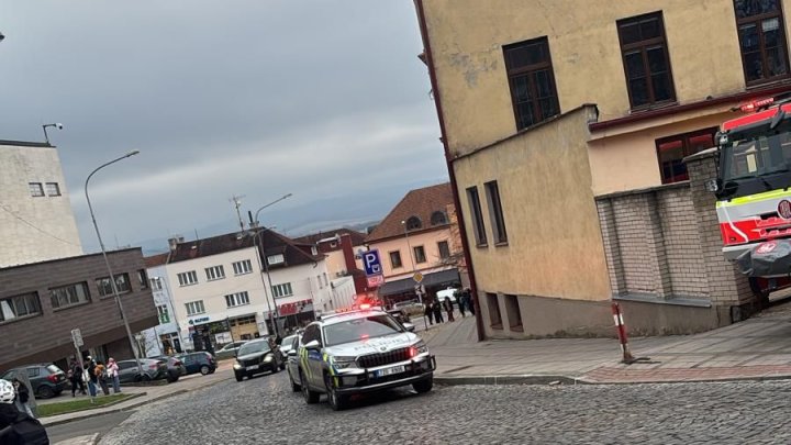 Policie kvůli nebezpečné látce evakuovala školu v Uherském Brodě. (3.12.2025)