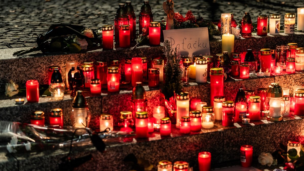 Pietní místo pro Patrika Hezuckého před budovou Evropy 2