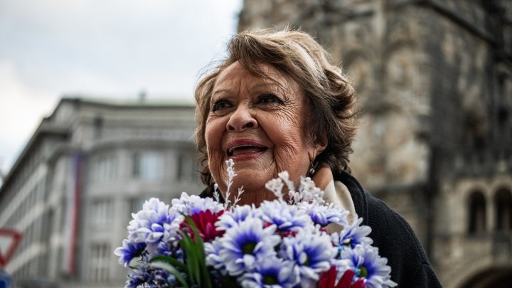 Křest nové kuchařky Jiřiny Bohdalové