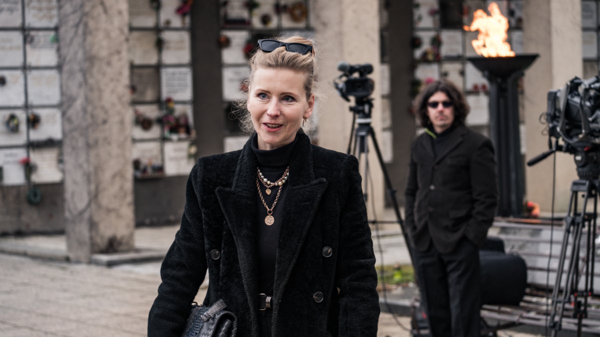 Lidé se rozloučili s kostýmním výtvarníkem Theodorem Pištěkem. (12.12.2025)