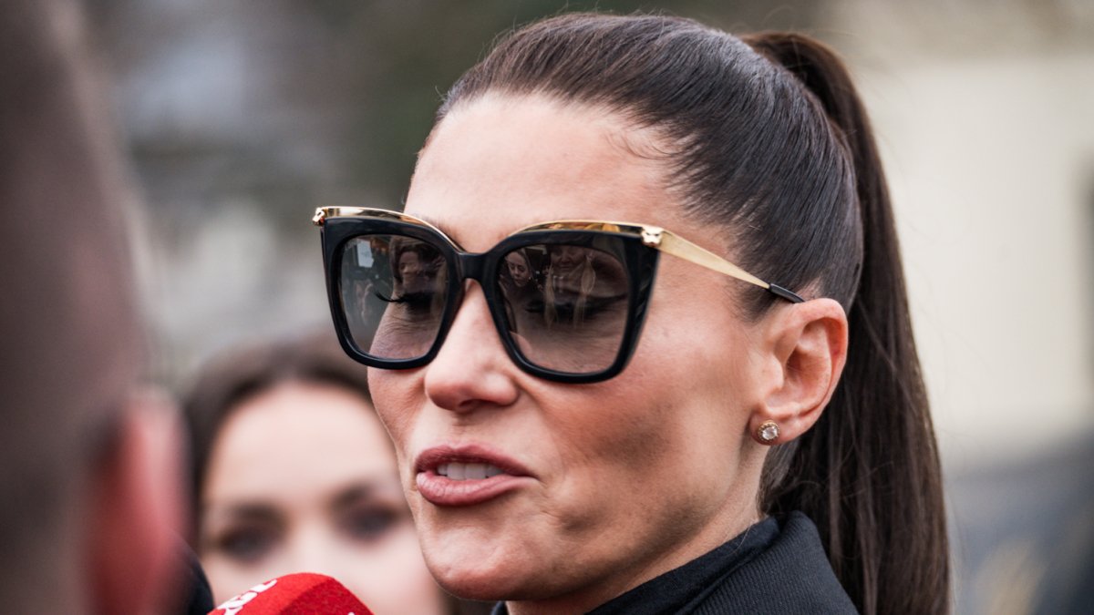 Blízcí a přátelé se rozloučili s moderátorem Patrikem Hezuckým. (12.12.2025)