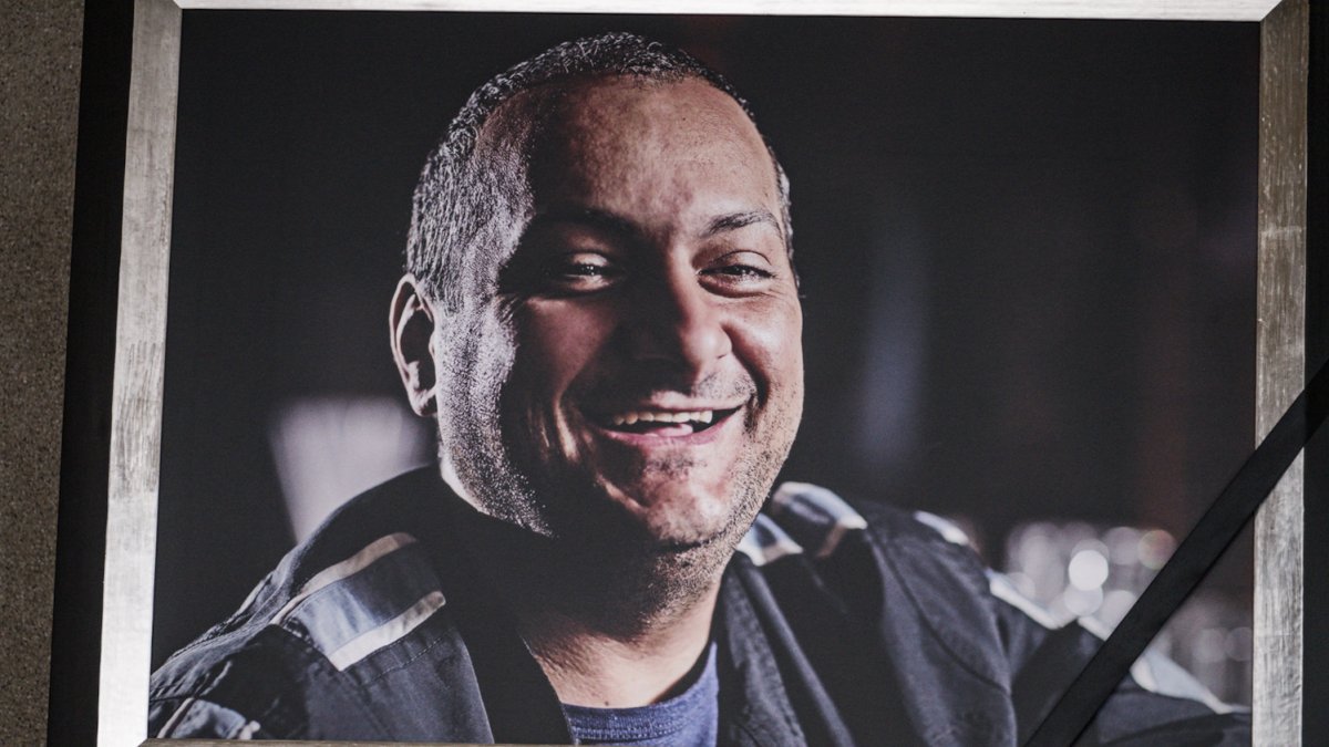 Blízcí a přátelé se rozloučili s moderátorem Patrikem Hezuckým. (12.12.2025)