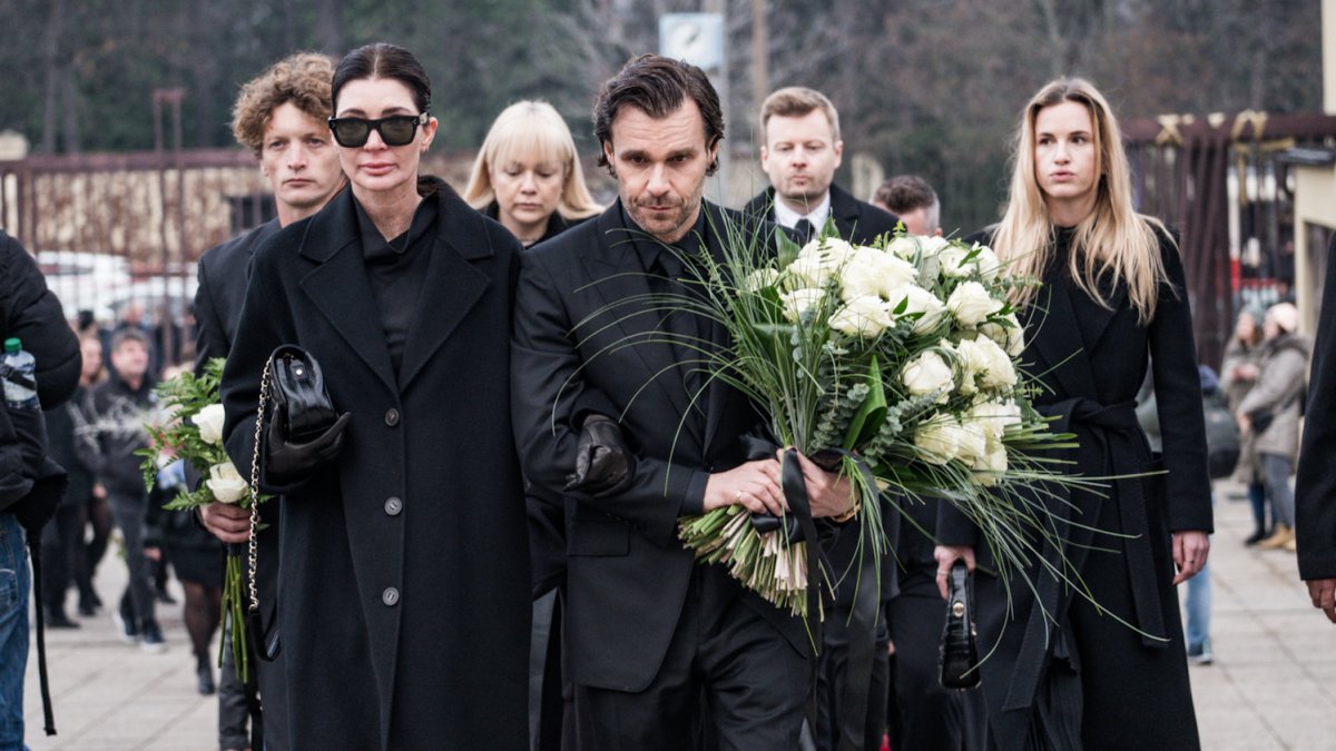 Blízcí a přátelé se rozloučili s moderátorem Patrikem Hezuckým. (12.12.2025)