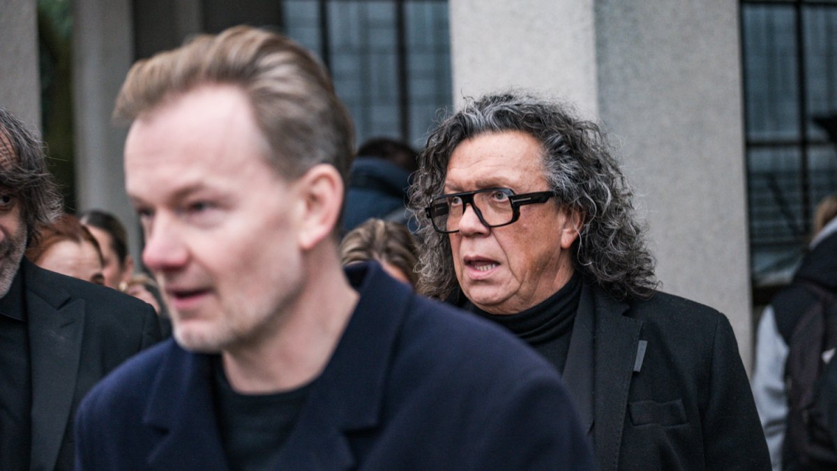 Blízcí a přátelé se rozloučili s moderátorem Patrikem Hezuckým. (12.12.2025)