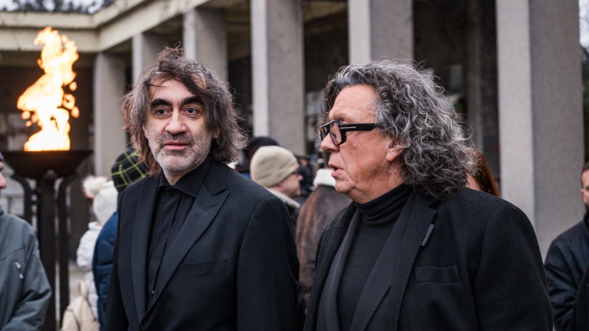 Blízcí a přátelé se rozloučili s moderátorem Patrikem Hezuckým. (12.12.2025)