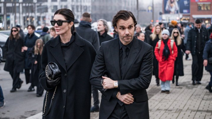 Blízcí a přátelé se rozloučili s moderátorem Patrikem Hezuckým. (12.12.2025)