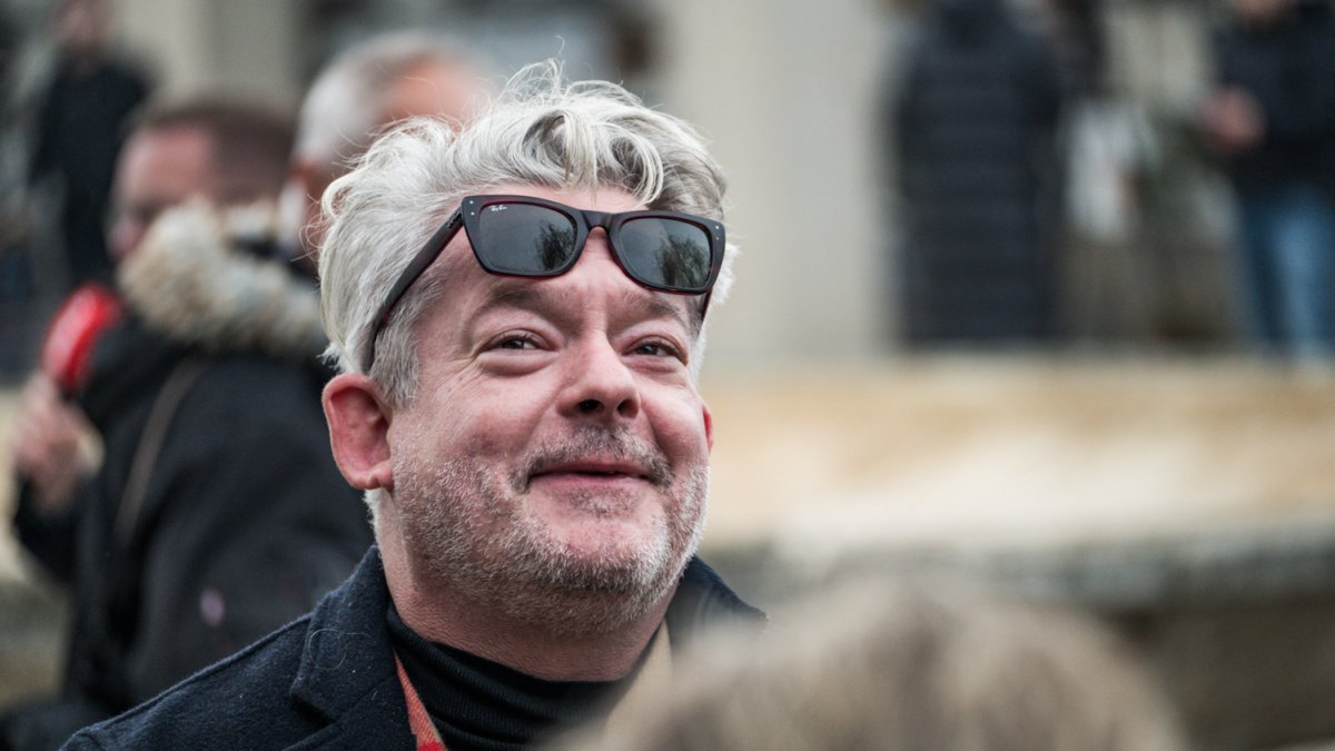 Blízcí a přátelé se rozloučili s moderátorem Patrikem Hezuckým. (12.12.2025)