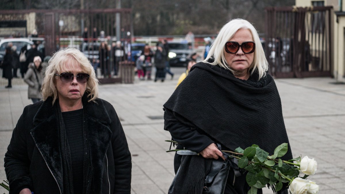 Blízcí a přátelé se rozloučili s moderátorem Patrikem Hezuckým. (12.12.2025)