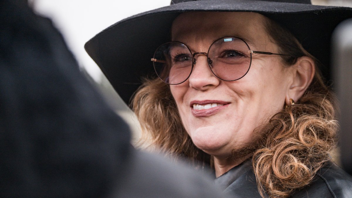 Blízcí a přátelé se rozloučili s moderátorem Patrikem Hezuckým. (12.12.2025)