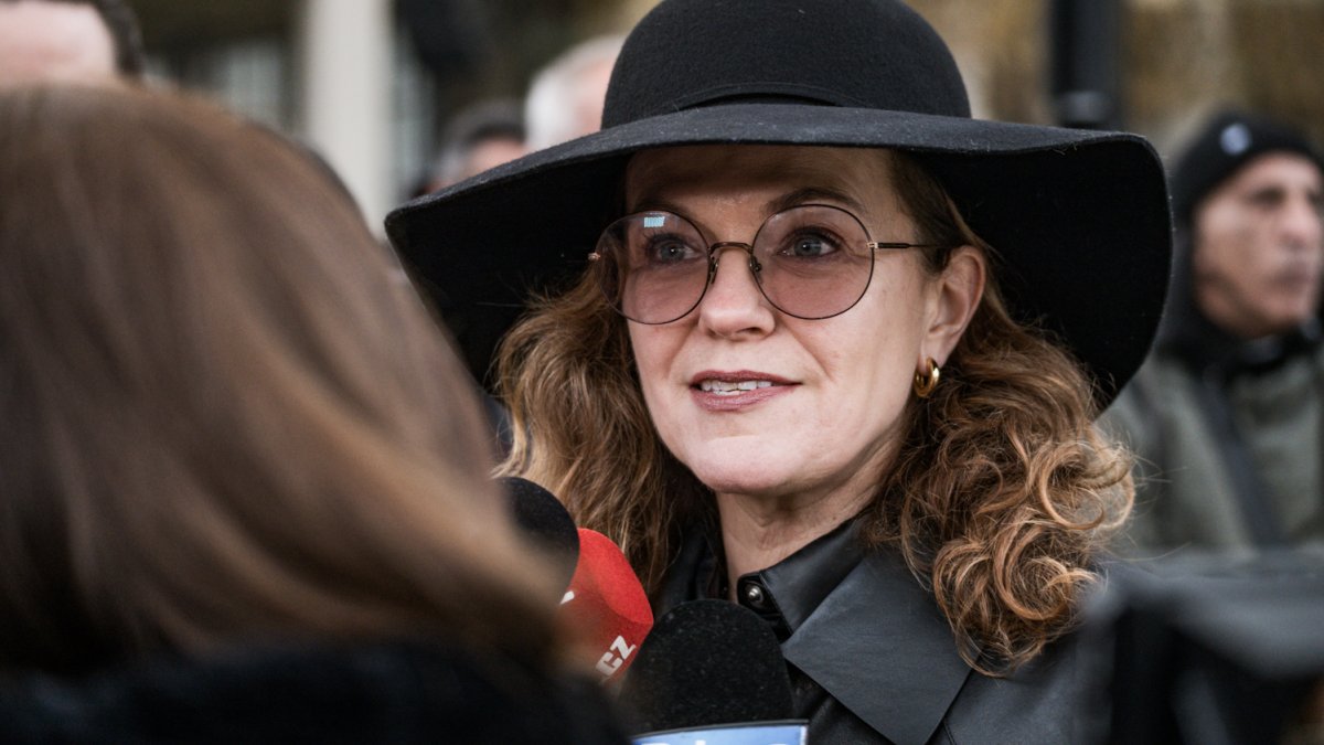 Blízcí a přátelé se rozloučili s moderátorem Patrikem Hezuckým. (12.12.2025)