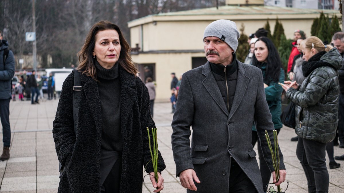 Blízcí a přátelé se rozloučili s moderátorem Patrikem Hezuckým. (12.12.2025)