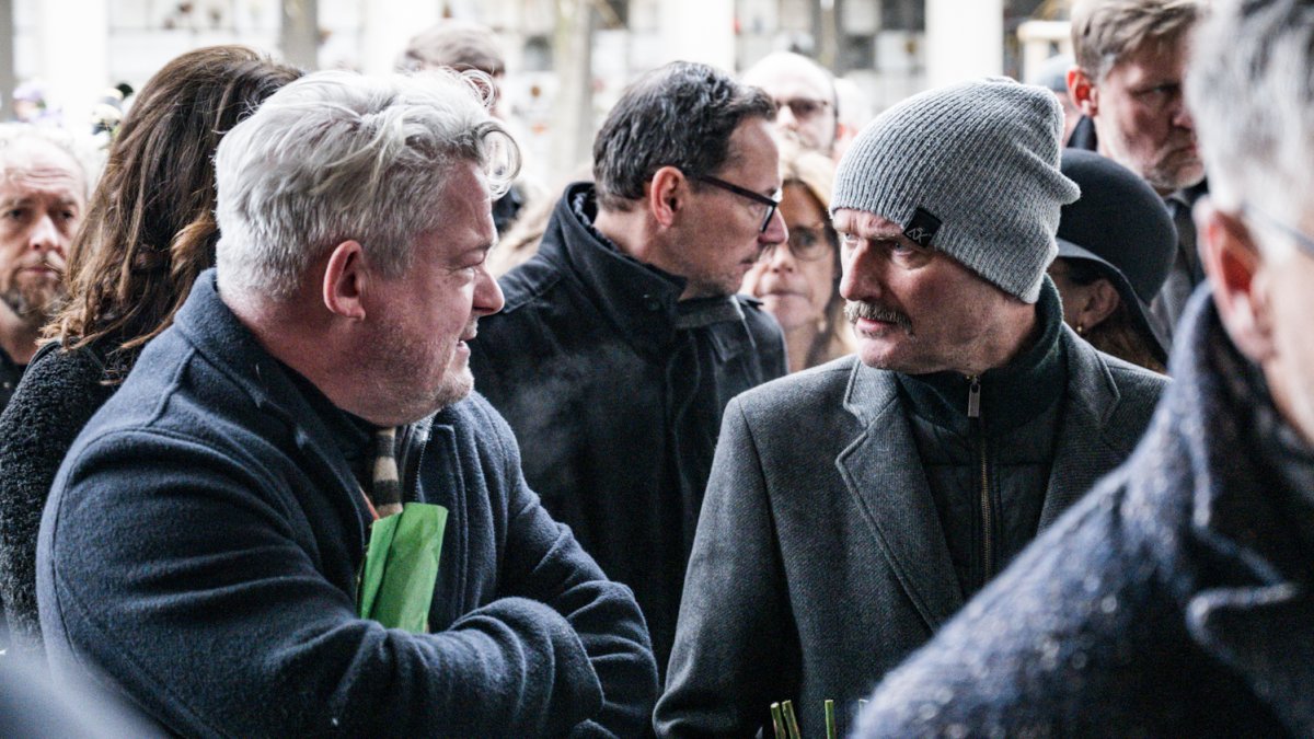 Blízcí a přátelé se rozloučili s moderátorem Patrikem Hezuckým. (12.12.2025)