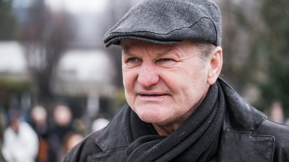 Blízcí a přátelé se rozloučili s moderátorem Patrikem Hezuckým. (12.12.2025)