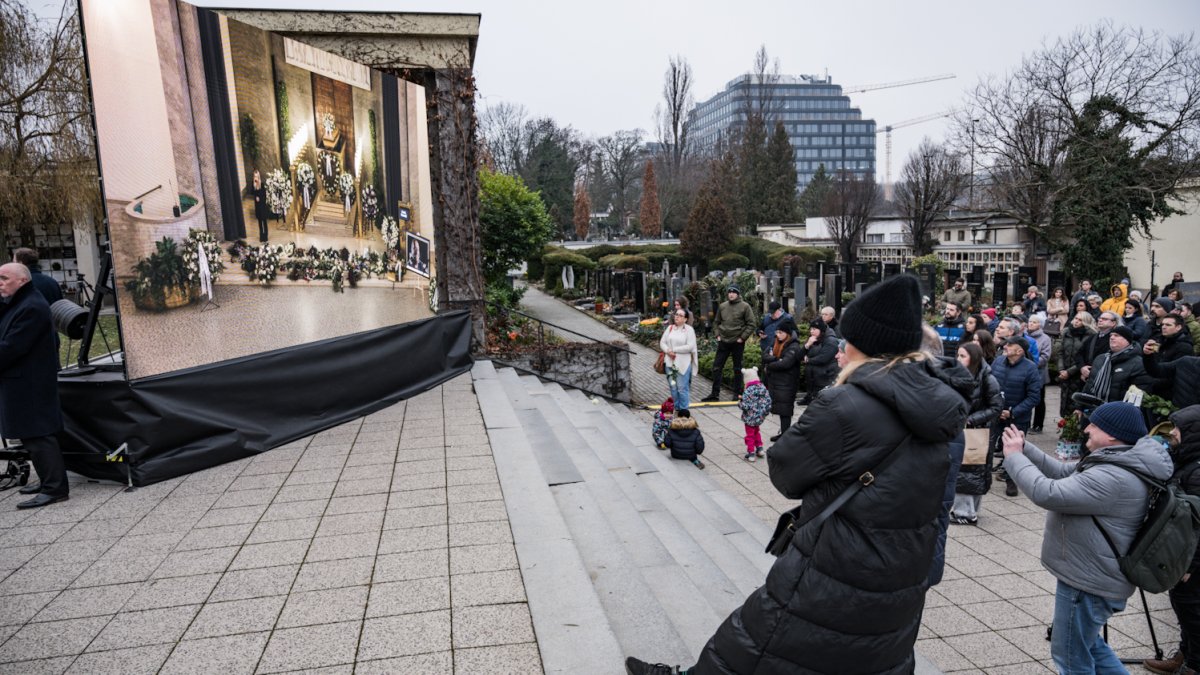 Blízcí a přátelé se rozloučili s moderátorem Patrikem Hezuckým. (12.12.2025)