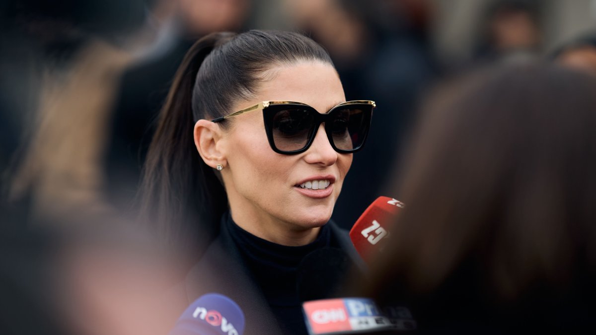 Blízcí a přátelé se rozloučili s moderátorem Patrikem Hezuckým. (12.12.2025)