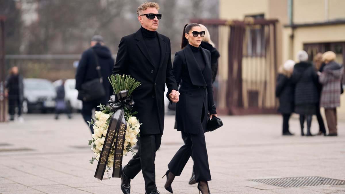 Blízcí a přátelé se rozloučili s moderátorem Patrikem Hezuckým. (12.12.2025)