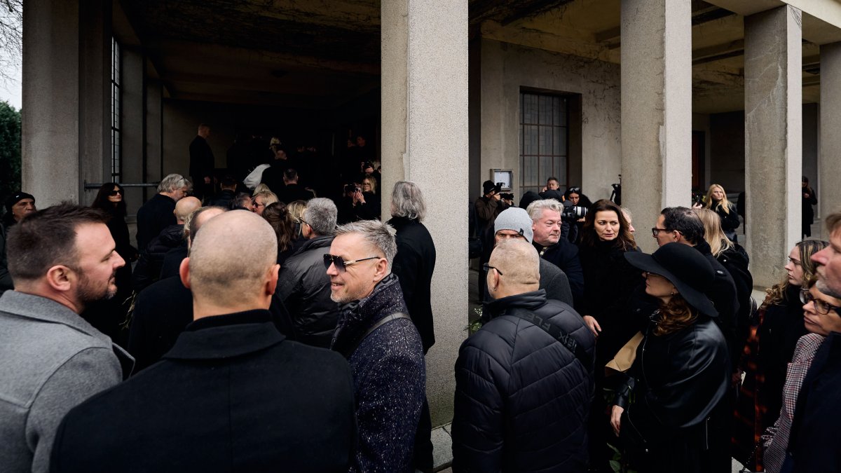 Blízcí a přátelé se rozloučili s moderátorem Patrikem Hezuckým. (12.12.2025)