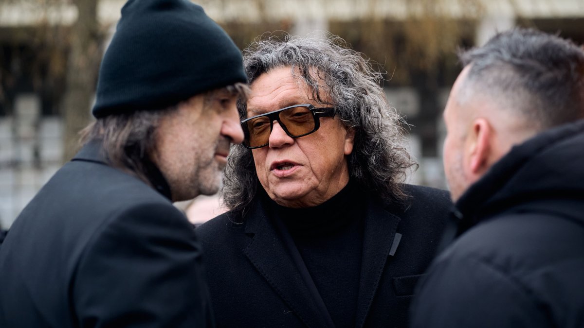 Blízcí a přátelé se rozloučili s moderátorem Patrikem Hezuckým. (12.12.2025)