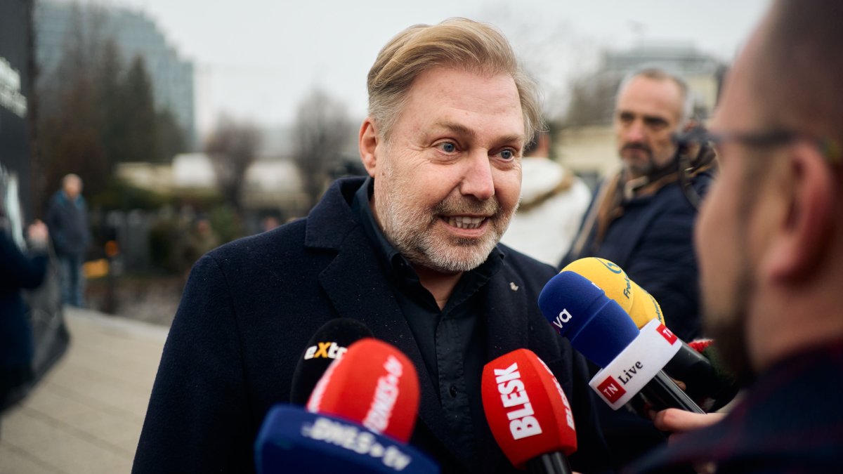 Blízcí a přátelé se rozloučili s moderátorem Patrikem Hezuckým. (12.12.2025)