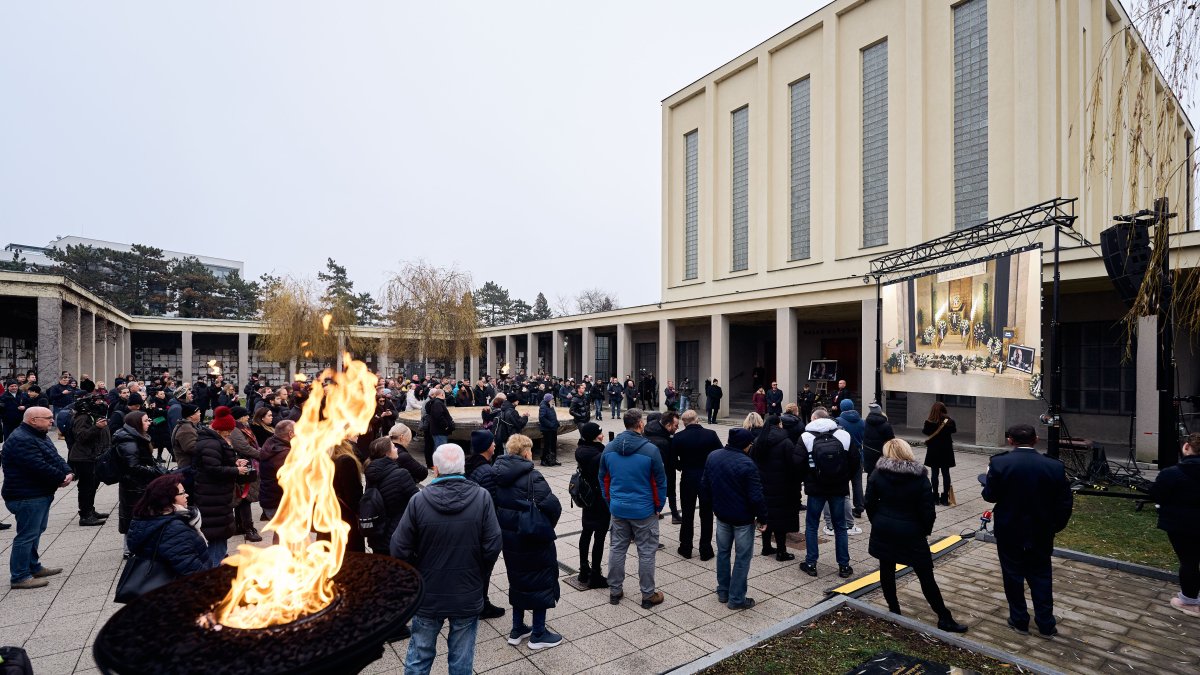 Blízcí a přátelé se rozloučili s moderátorem Patrikem Hezuckým. (12.12.2025)