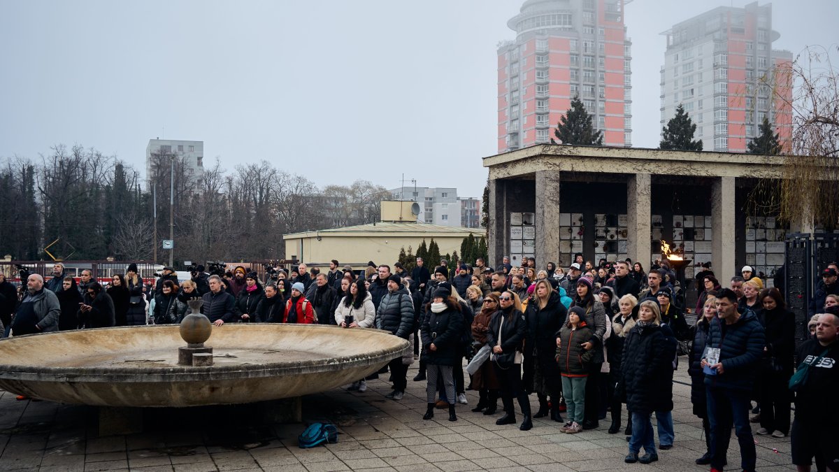Blízcí a přátelé se rozloučili s moderátorem Patrikem Hezuckým. (12.12.2025)