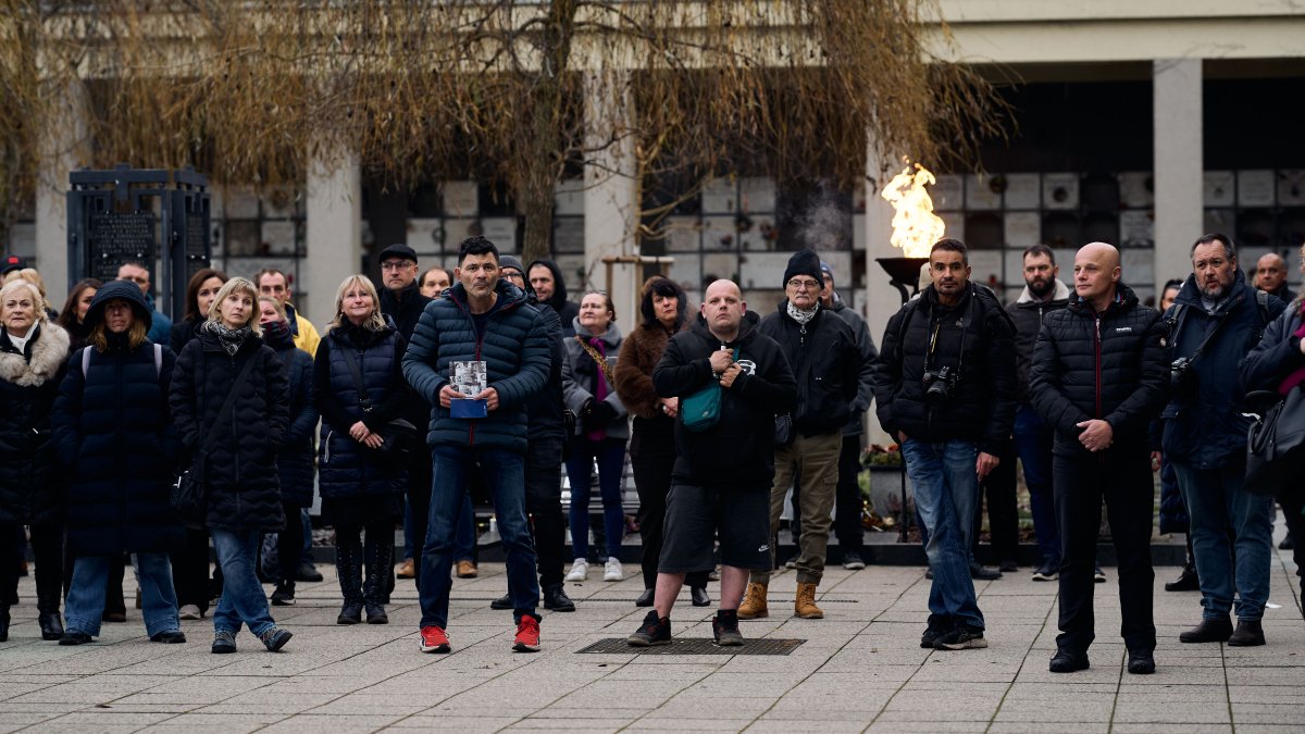 Blízcí a přátelé se rozloučili s moderátorem Patrikem Hezuckým. (12.12.2025)