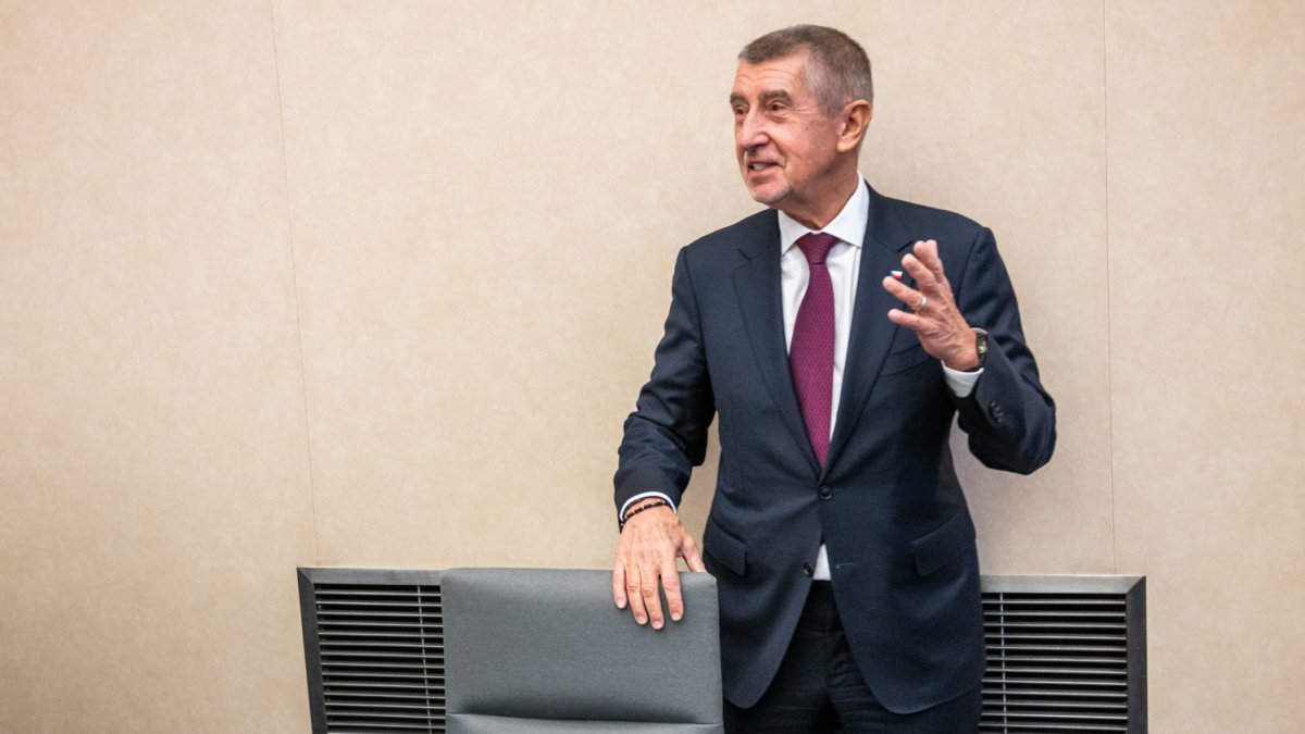 Nová Babišova vláda poprvé zasedala. (15.12.2025)