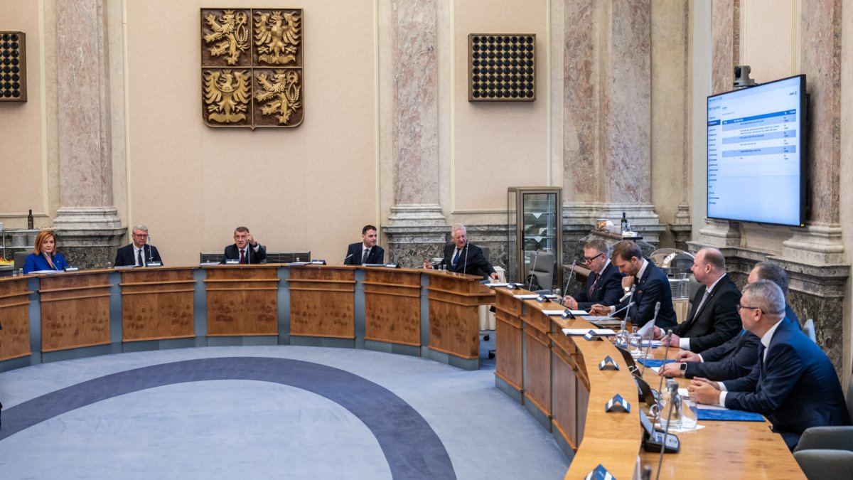 Nová Babišova vláda poprvé zasedala. (15.12.2025)