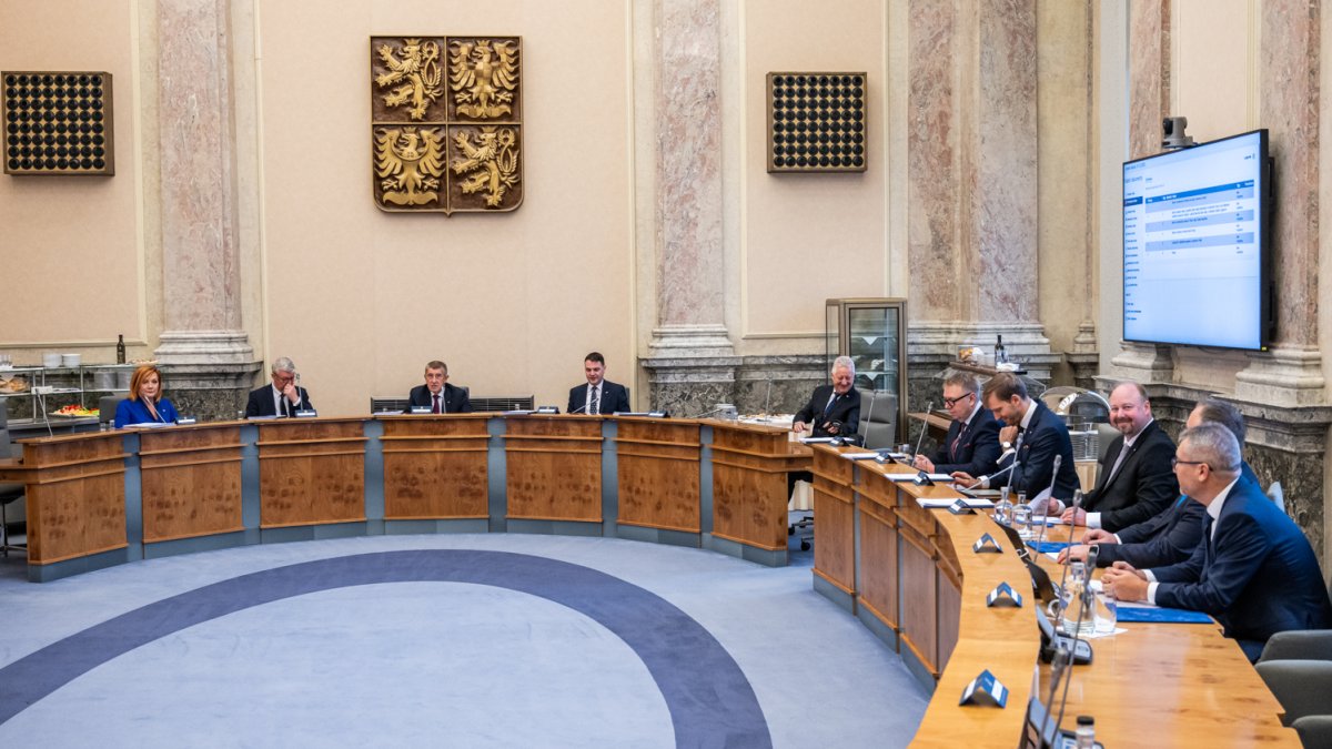 Nová Babišova vláda poprvé zasedala. (15.12.2025)