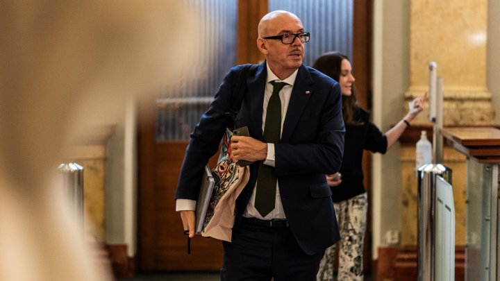 Oto Klempíř přichází na zasedání nové vlády