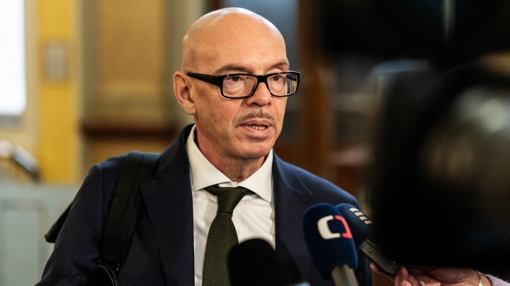 Oto Klempíř přichází na zasedání nové vlády