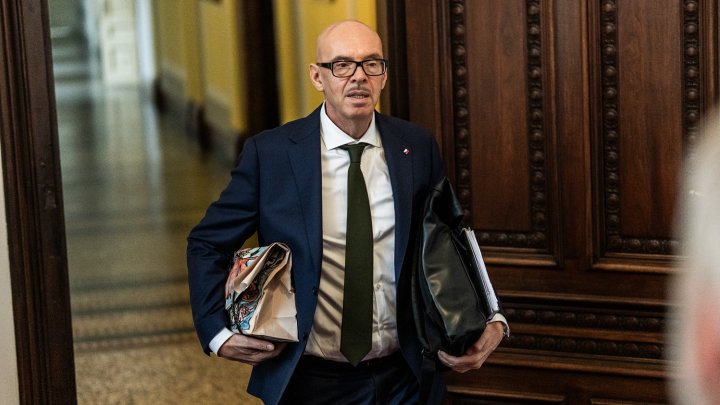 Oto Klempíř přichází na zasedání nové vlády